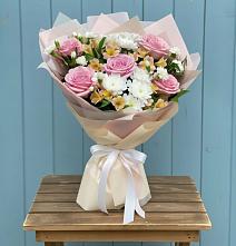 Букет цветов из:  Гвоздики, Орхидеи и Розы в Дмитриевка Уфимский район