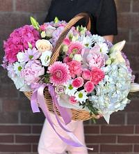 Композиция солнечный день в Дмитриевка Уфимский район Цветочная композиция из Розы, Хризантемы, Пионы и Лизиантусы в корзине в Дмитриевка Уфимский район