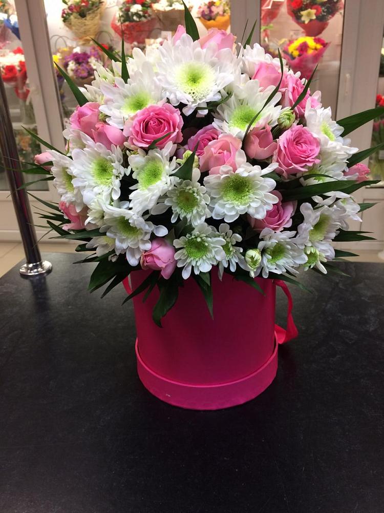 Цветочная композиция из Розы и Хризантемы в шляпной коробке в Дмитриевка Уфимский район