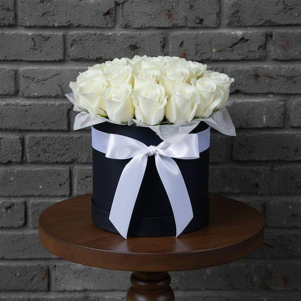 Цветочная композиция из Розы в шляпной коробке в Дмитриевка Уфимский район